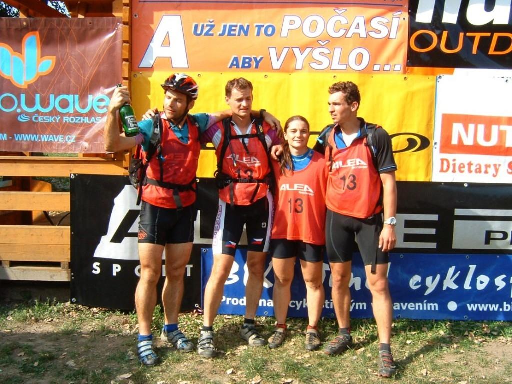 Vítězové!
Vítězný tým Tilak/OpavaNet se šťastným číslem 13, zleva Libor Uher, Marek Navrátil, Zuzana Kroutilová, Tomáš Petreček - Nev-Dama Czech Adventure Race 2006
