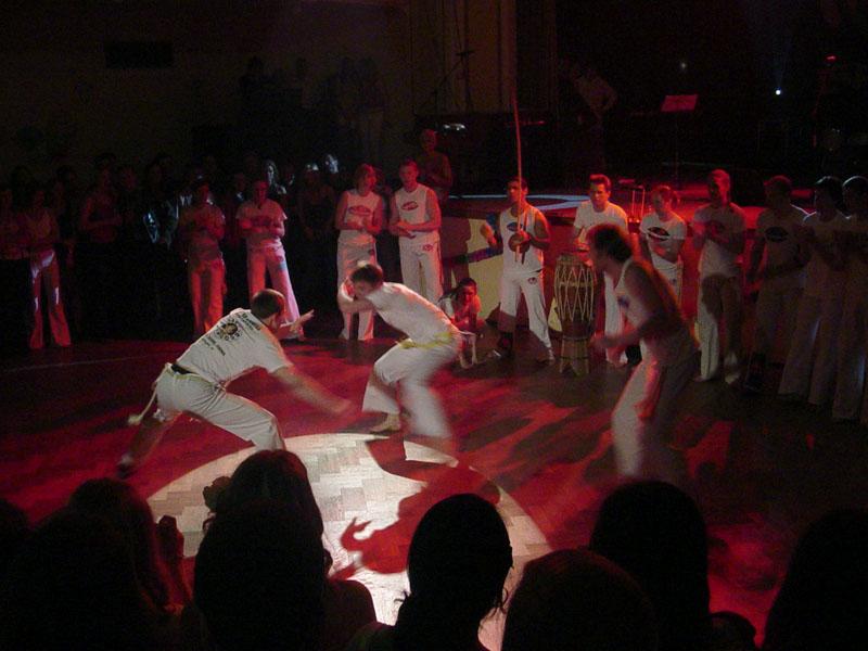 Capoeira
Brazilské bojové umění capoeira v podání skupiny ABADÁ & Boquinha, na plese LaFiesta, 26.4.2005