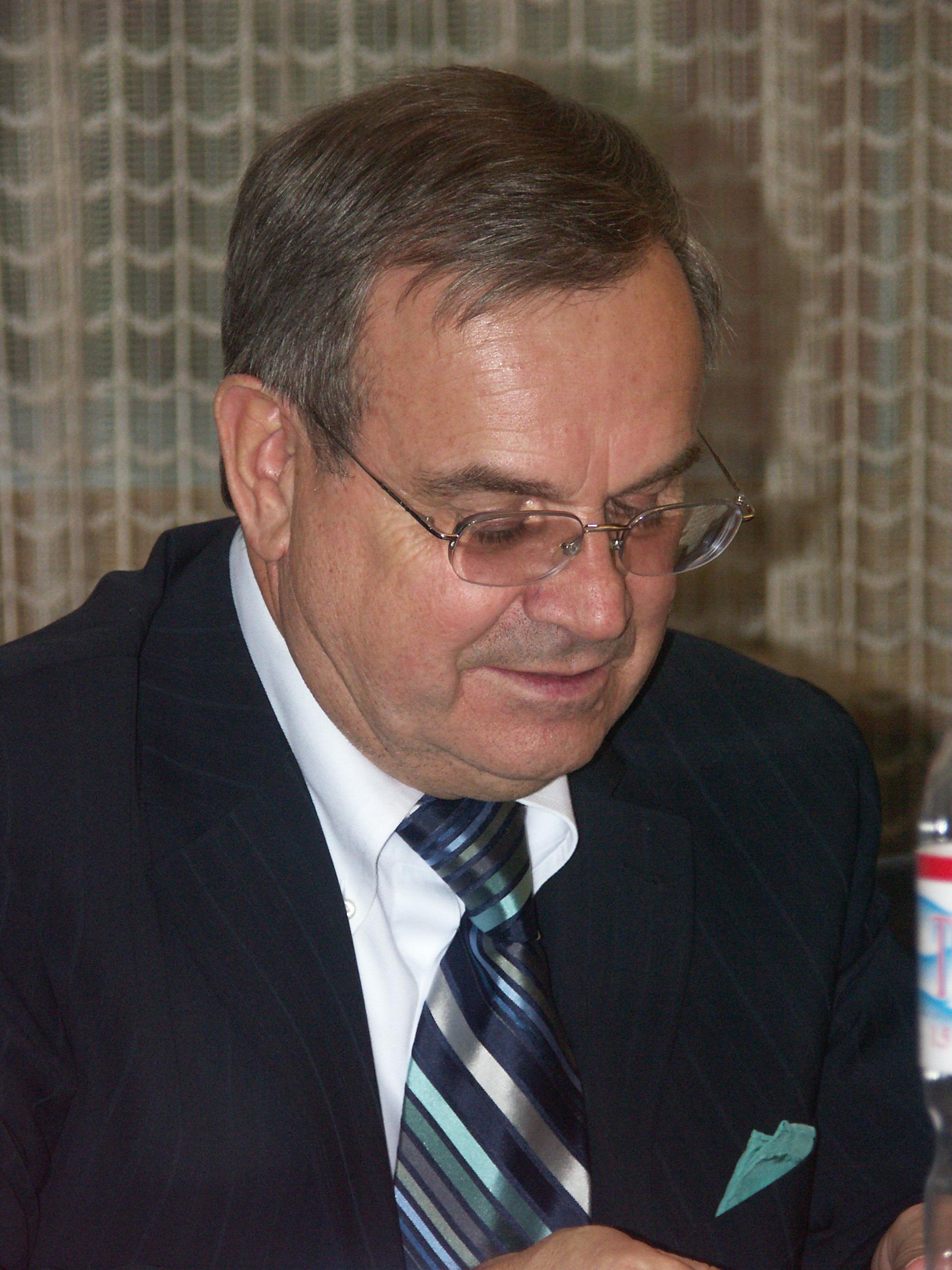Volba rektora 2005: Mikuláš Pichanič