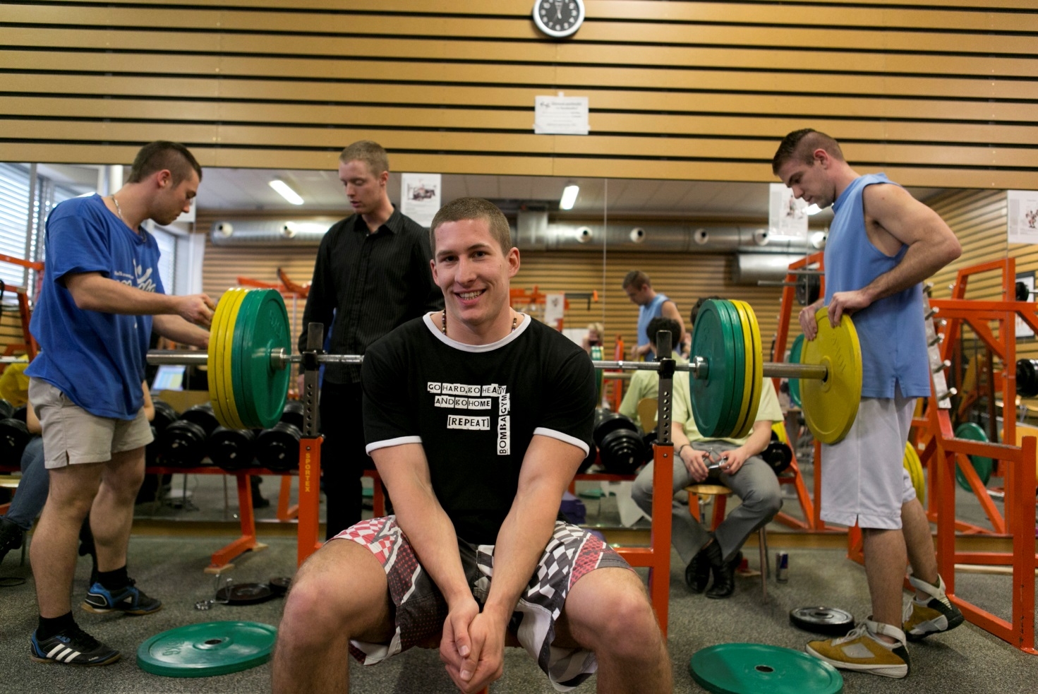 Absolutní vítěz Marek Zych před pokusem na 155 kg. Jeho kulišácký kukuč naznačuje, že si je svým úspěchem jistý. Foto: Jan Herch
